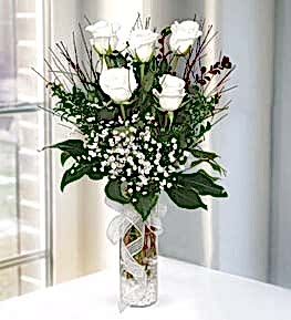 5 White Roses in Vase